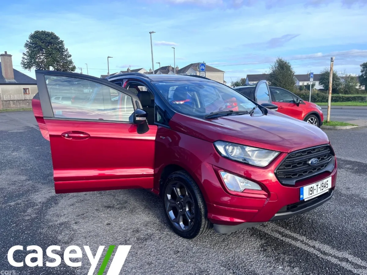 Ford EcoSport Hatchback, Petrol, 2019, Red