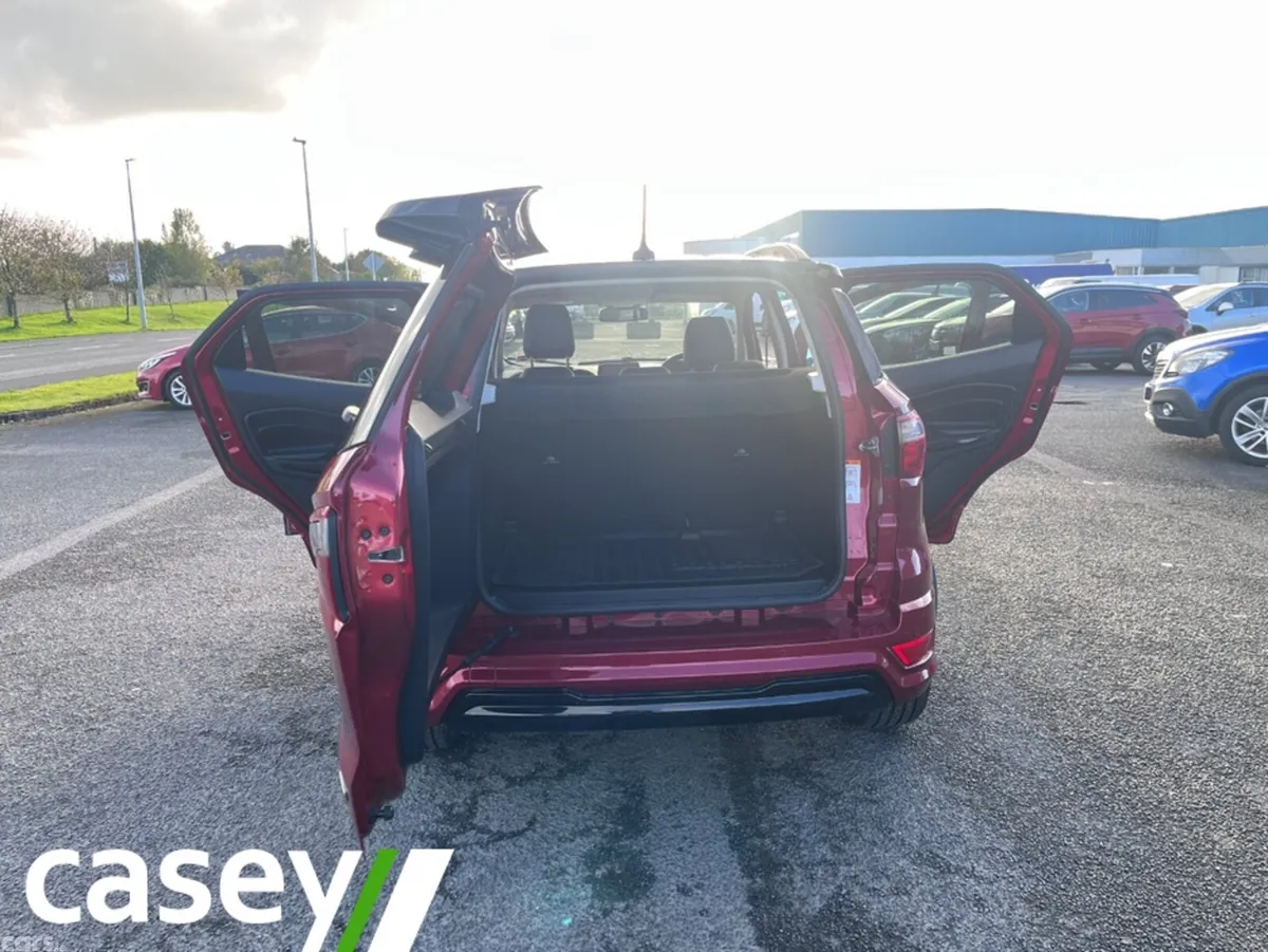 Ford EcoSport Hatchback, Petrol, 2019, Red