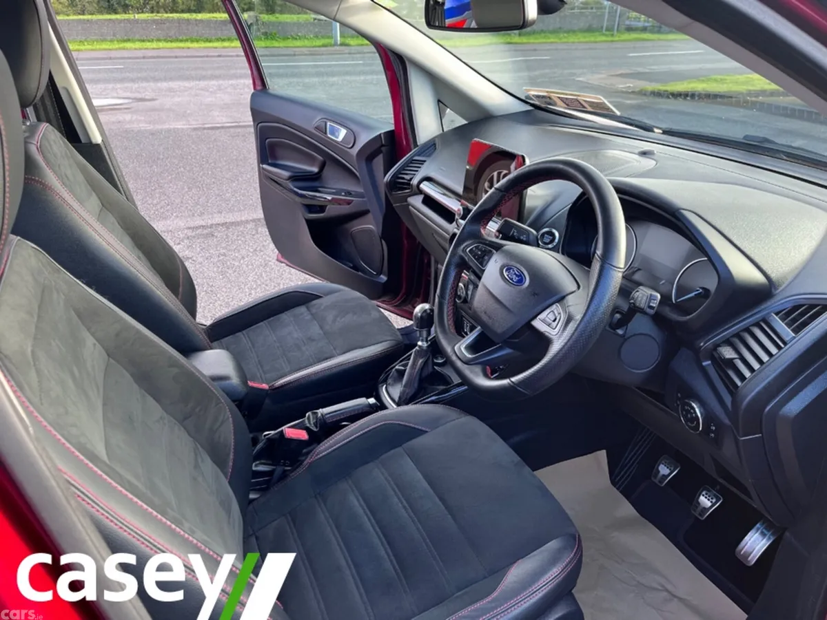 Ford EcoSport Hatchback, Petrol, 2019, Red
