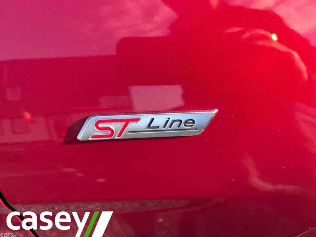 Ford EcoSport Hatchback, Petrol, 2019, Red