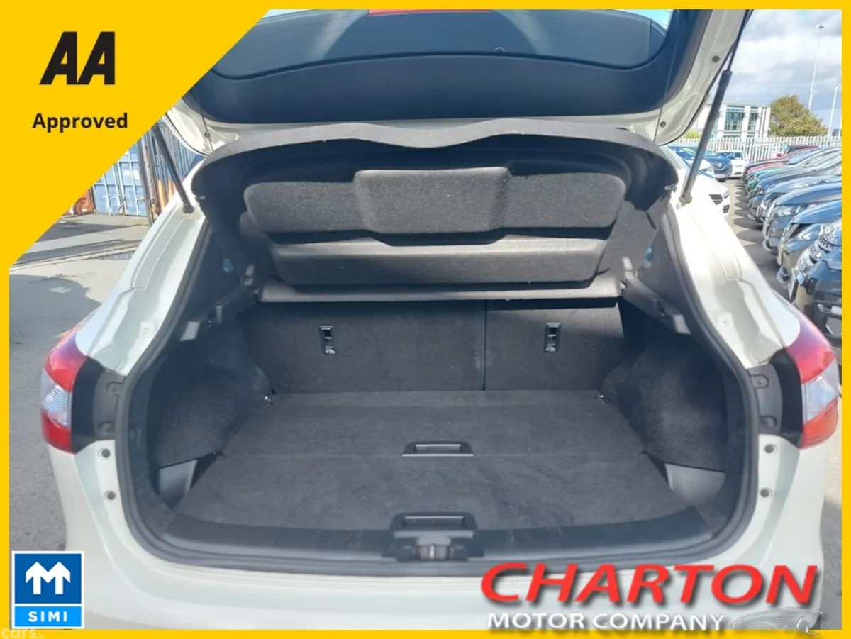 Nissan Qashqai MPV, Petrol, 2016, White