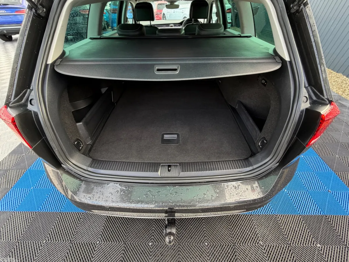 Volkswagen Passat Estate, Petrol Hybrid, 2022, Grey