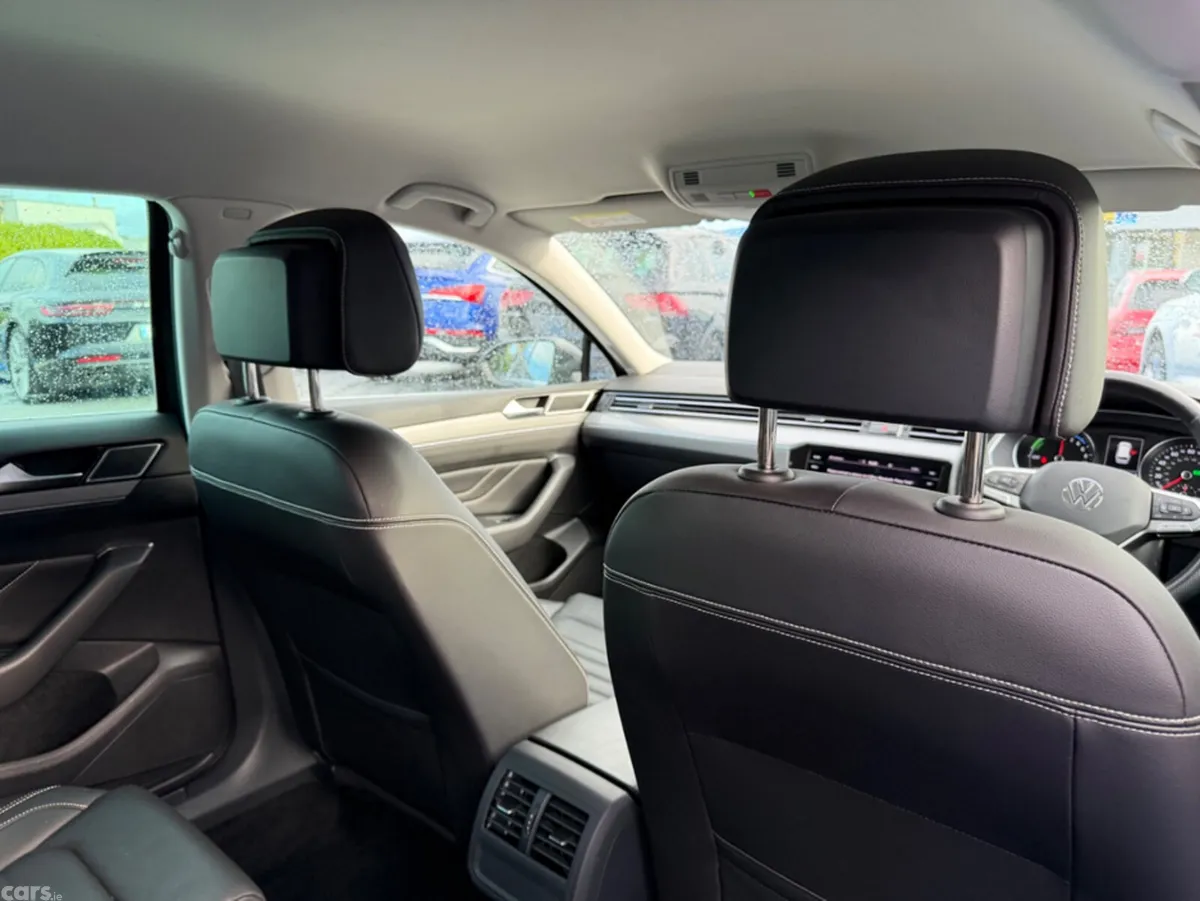 Volkswagen Passat Estate, Petrol Hybrid, 2022, Grey