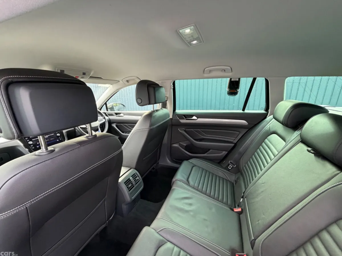 Volkswagen Passat Estate, Petrol Hybrid, 2022, Grey