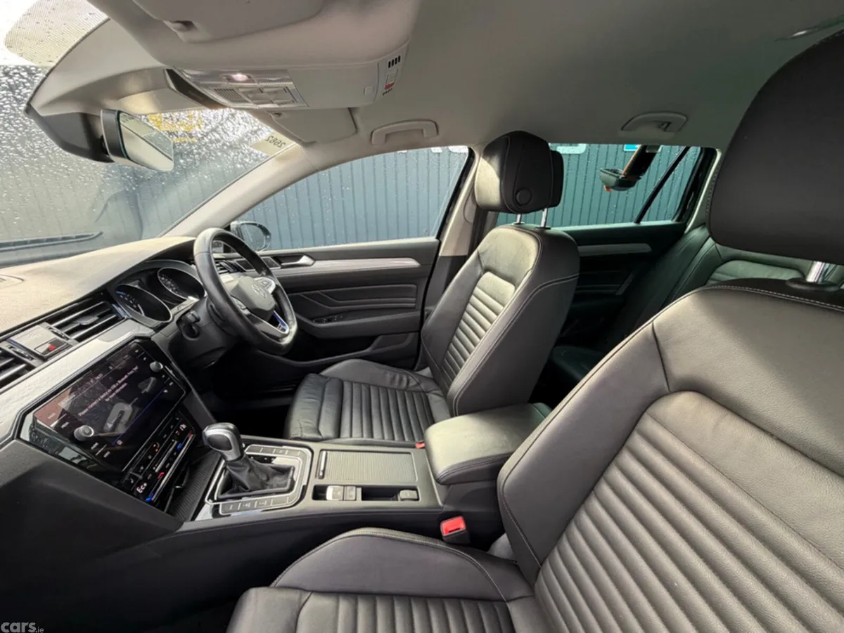 Volkswagen Passat Estate, Petrol Hybrid, 2022, Grey