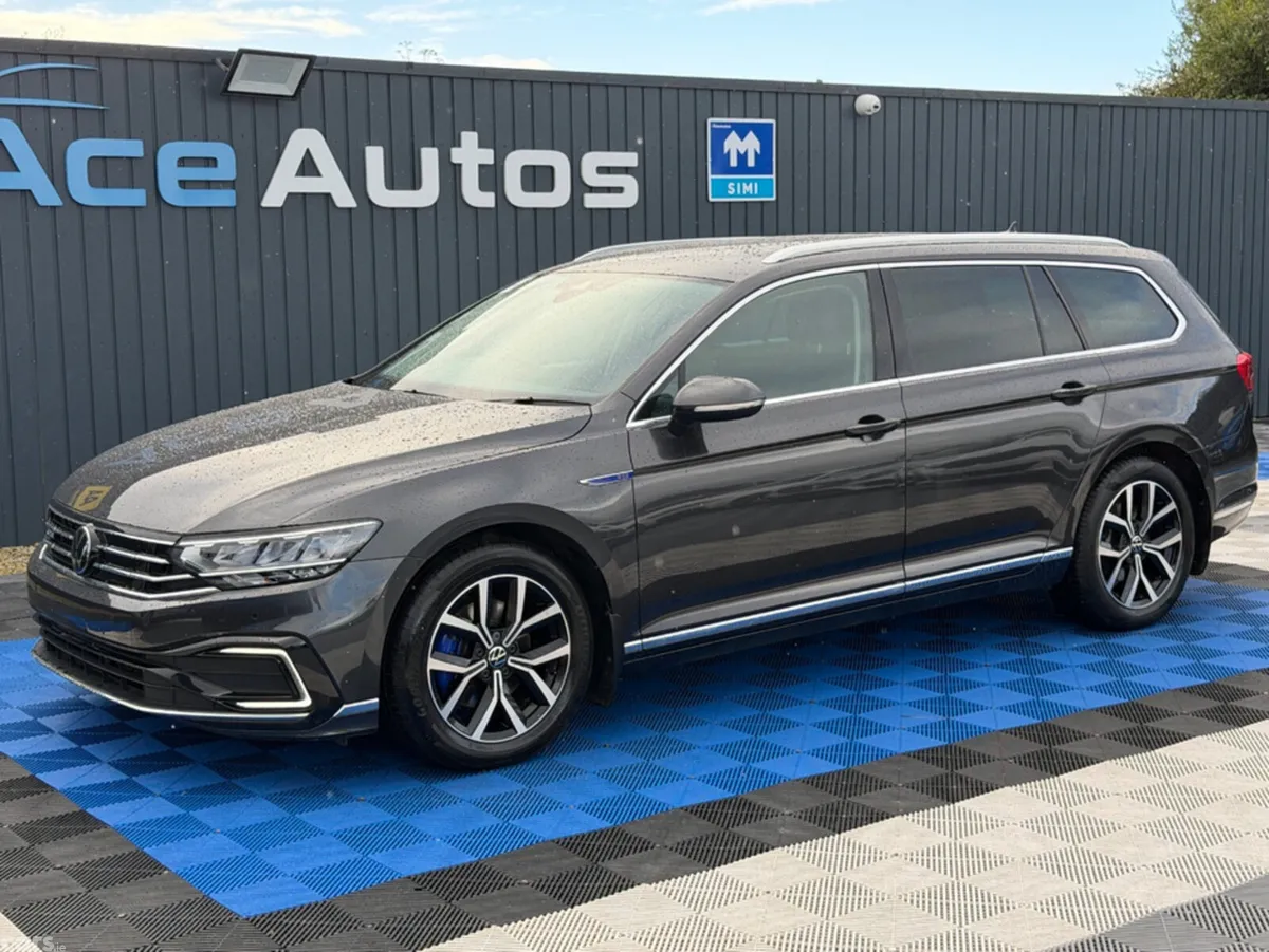 Volkswagen Passat Estate, Petrol Plug-in Hybrid, 2022, Grey