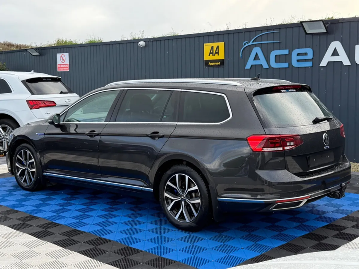 Volkswagen Passat Estate, Petrol Plug-in Hybrid, 2022, Grey
