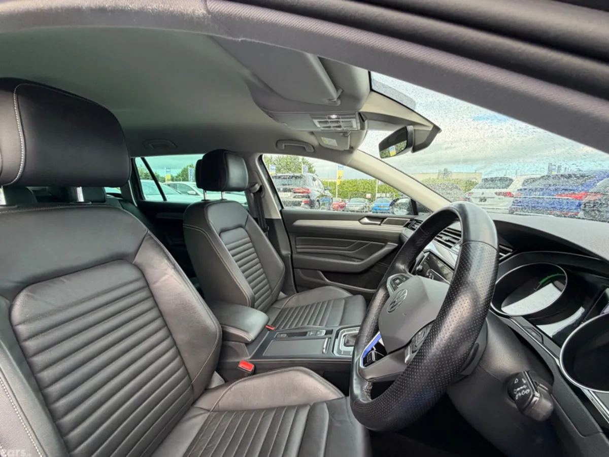 Volkswagen Passat Estate, Petrol Plug-in Hybrid, 2022, Grey