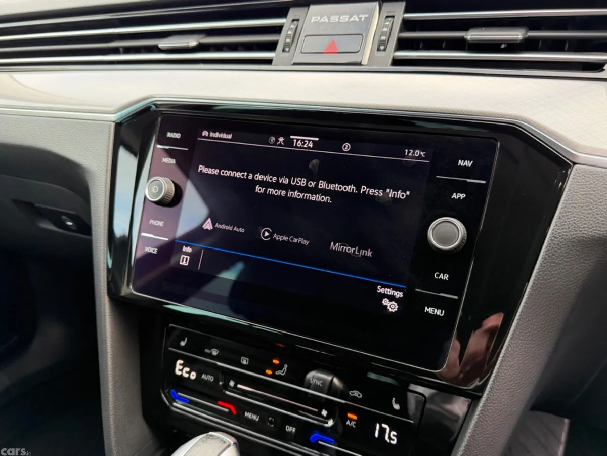 Volkswagen Passat Estate, Petrol Plug-in Hybrid, 2022, Grey