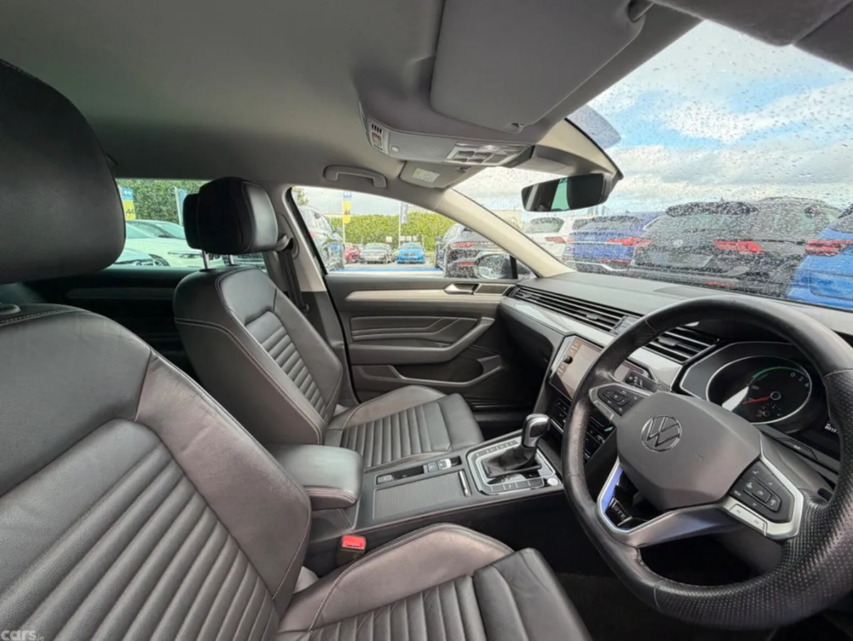 Volkswagen Passat Estate, Petrol Plug-in Hybrid, 2022, Grey