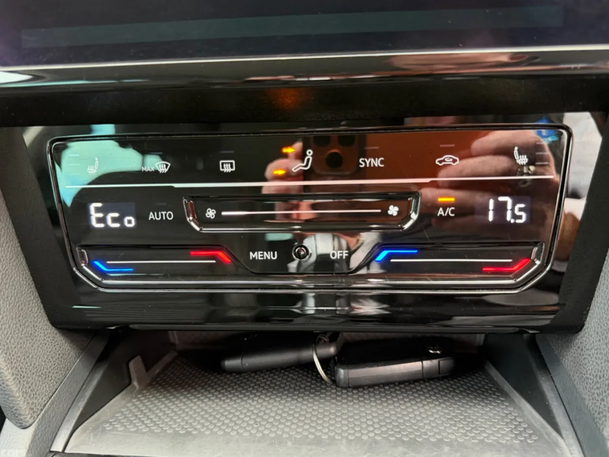 Volkswagen Passat Estate, Petrol Plug-in Hybrid, 2022, Grey