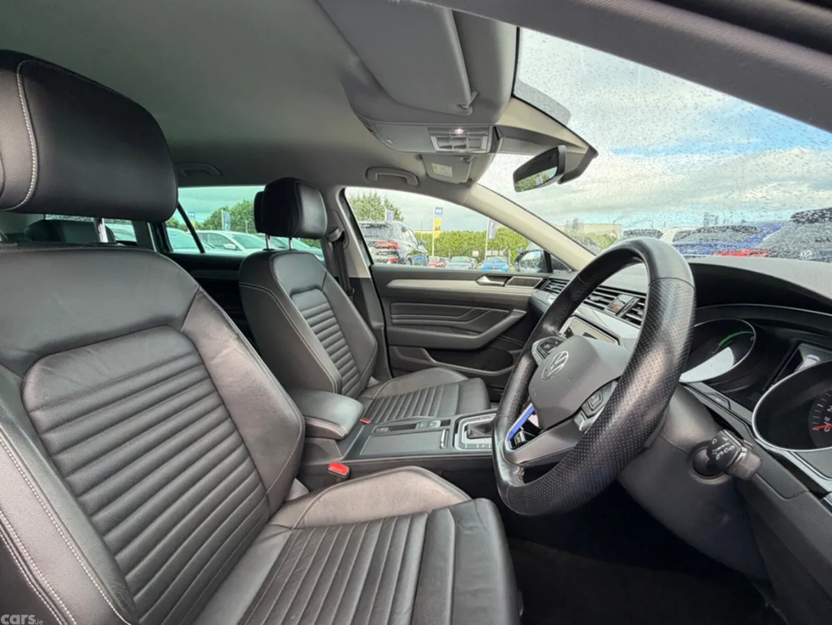 Volkswagen Passat Estate, Petrol Hybrid, 2022, Grey