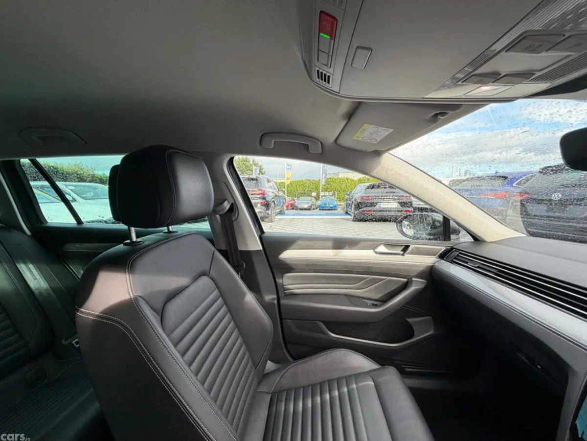 Volkswagen Passat Estate, Petrol Plug-in Hybrid, 2022, Grey