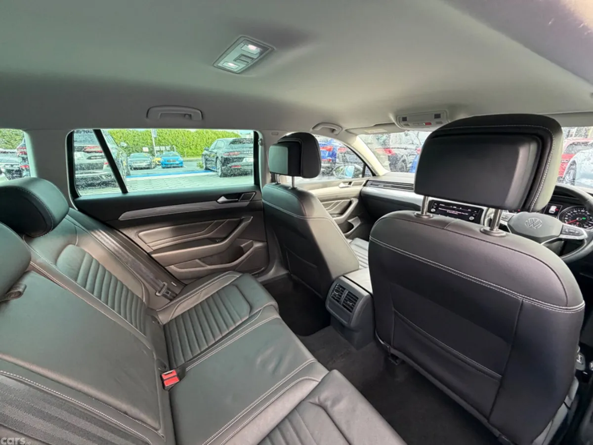 Volkswagen Passat Estate, Petrol Plug-in Hybrid, 2022, Grey