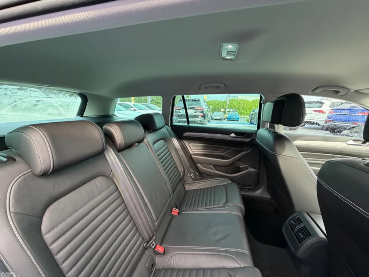 Volkswagen Passat Estate, Petrol Plug-in Hybrid, 2022, Grey
