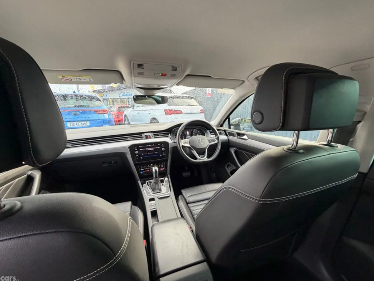 Volkswagen Passat Estate, Petrol Plug-in Hybrid, 2022, Grey