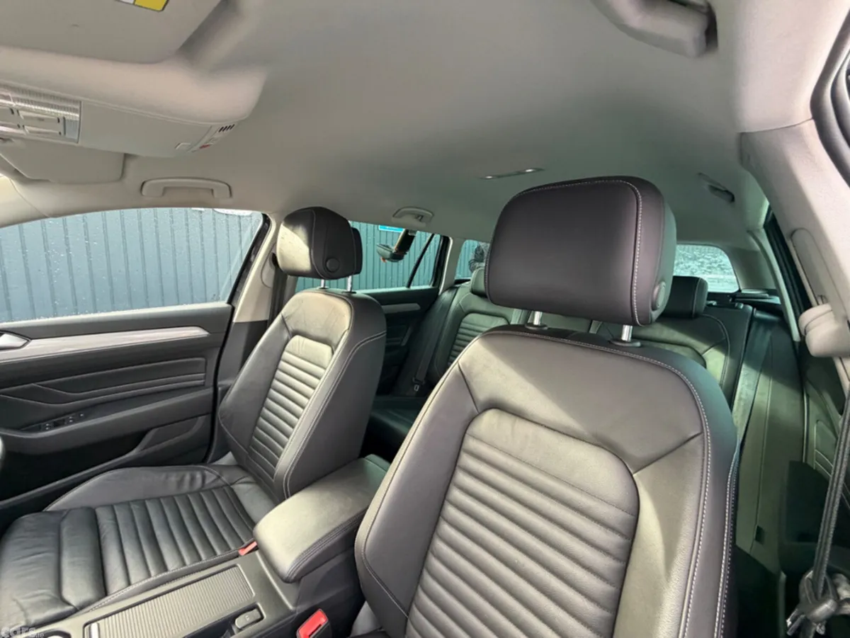 Volkswagen Passat Estate, Petrol Plug-in Hybrid, 2022, Grey