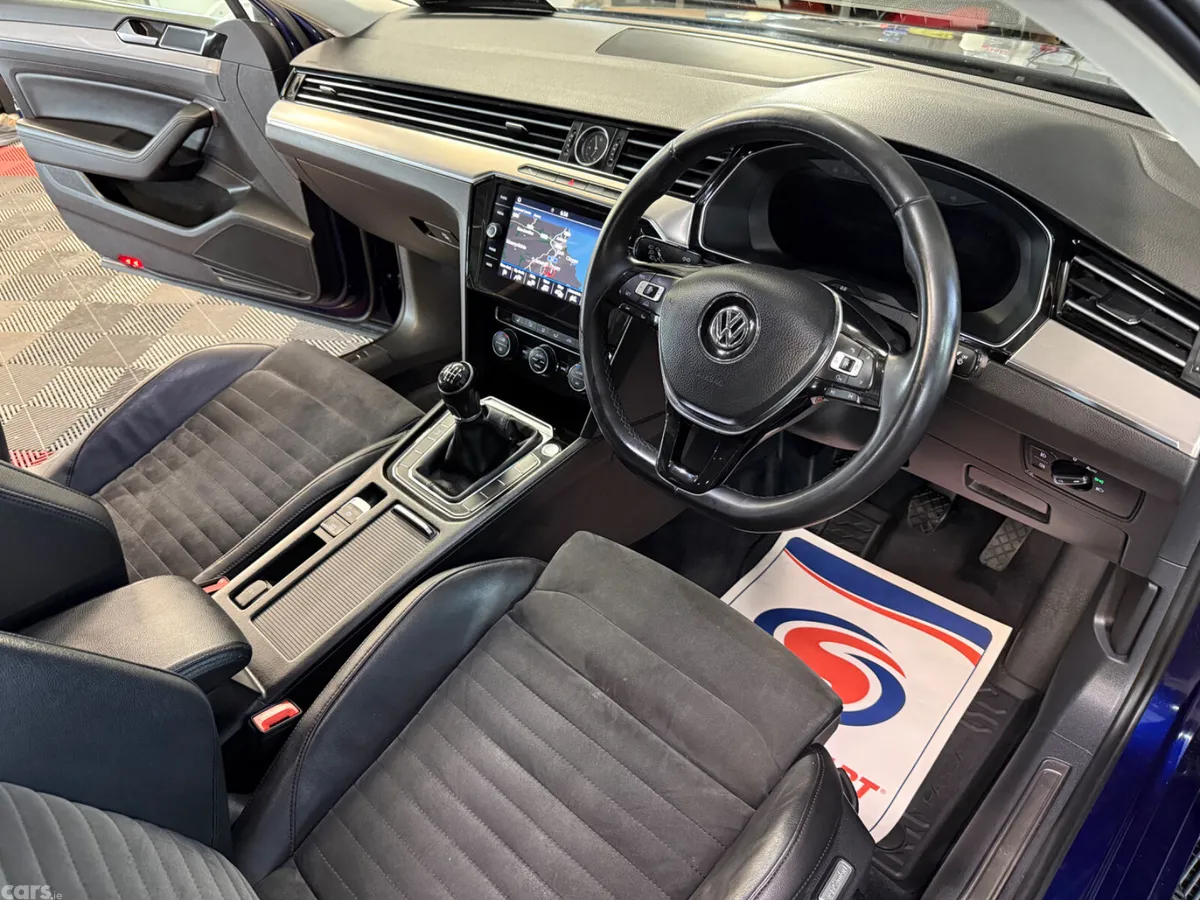 Volkswagen Passat Saloon, Diesel, 2018, Blue