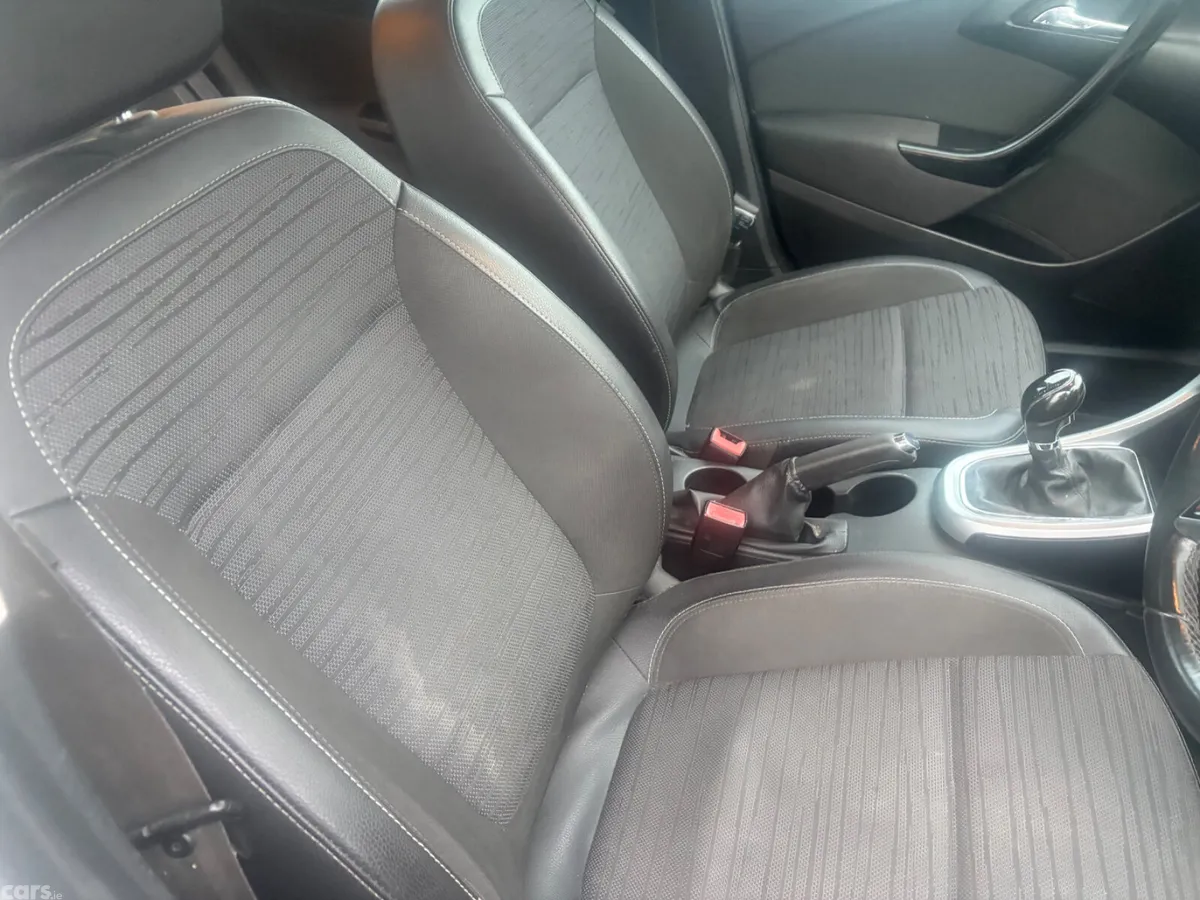 Opel Astra Hatchback, Diesel, 2015, Silver