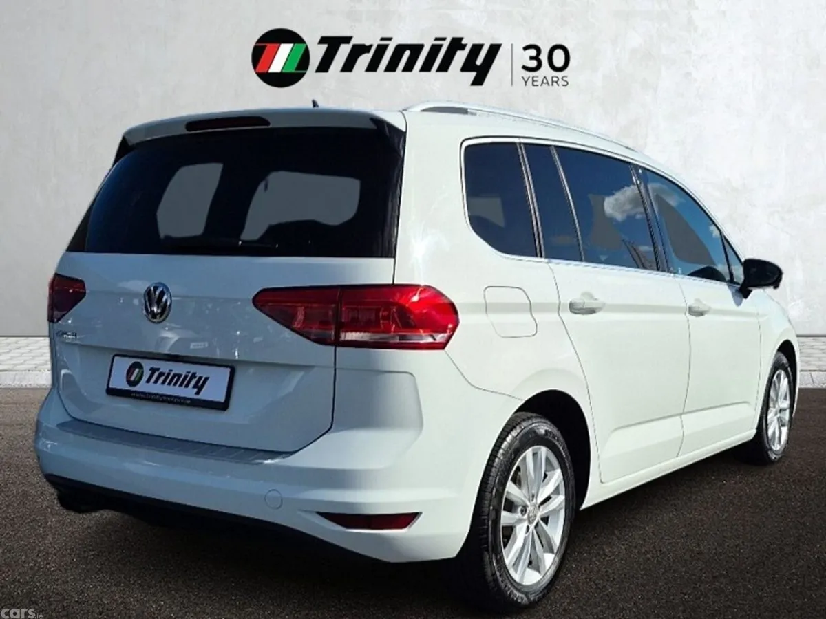 Volkswagen Touran MPV, Petrol, 2018, White