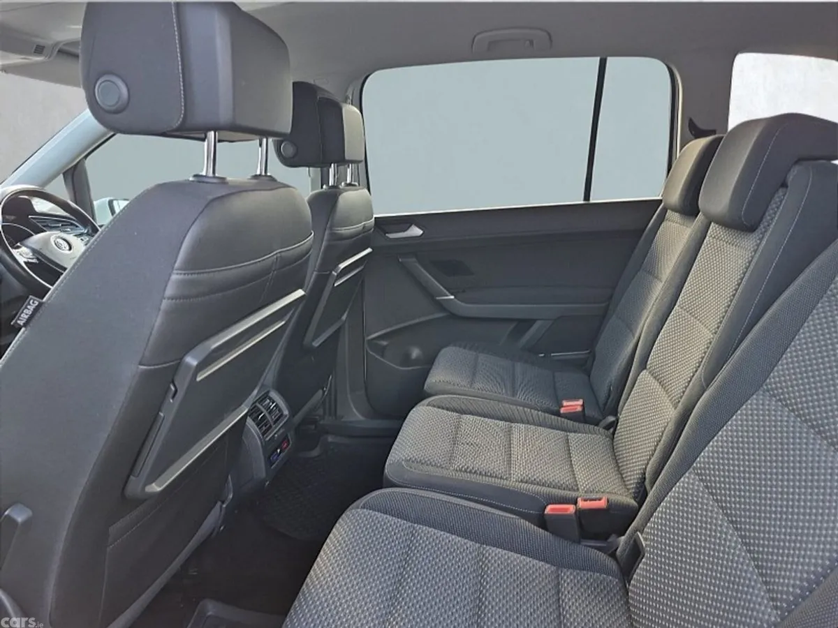 Volkswagen Touran MPV, Petrol, 2018, White