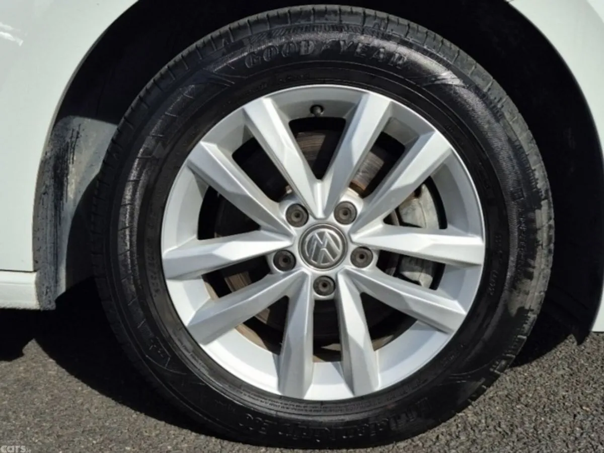 Volkswagen Touran MPV, Petrol, 2018, White