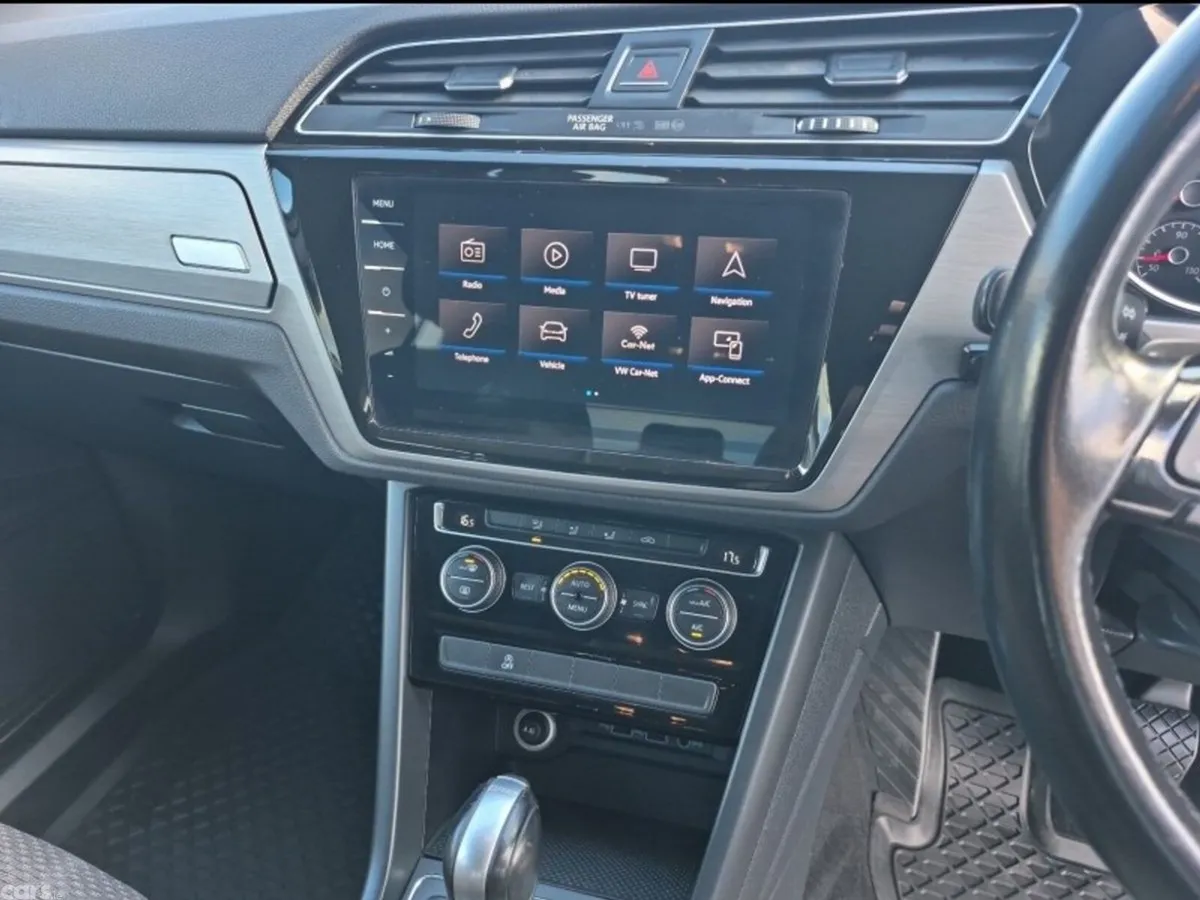 Volkswagen Touran MPV, Petrol, 2018, White