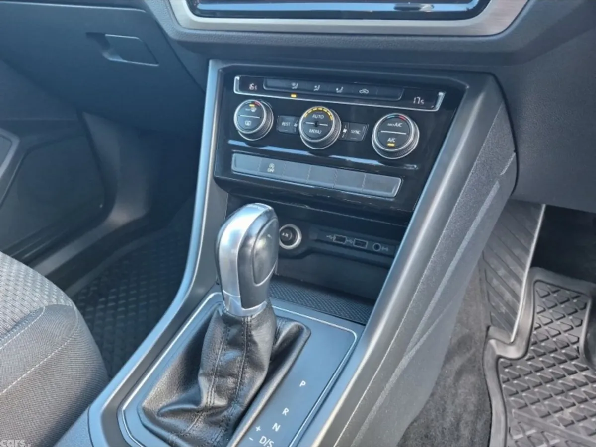 Volkswagen Touran MPV, Petrol, 2018, White