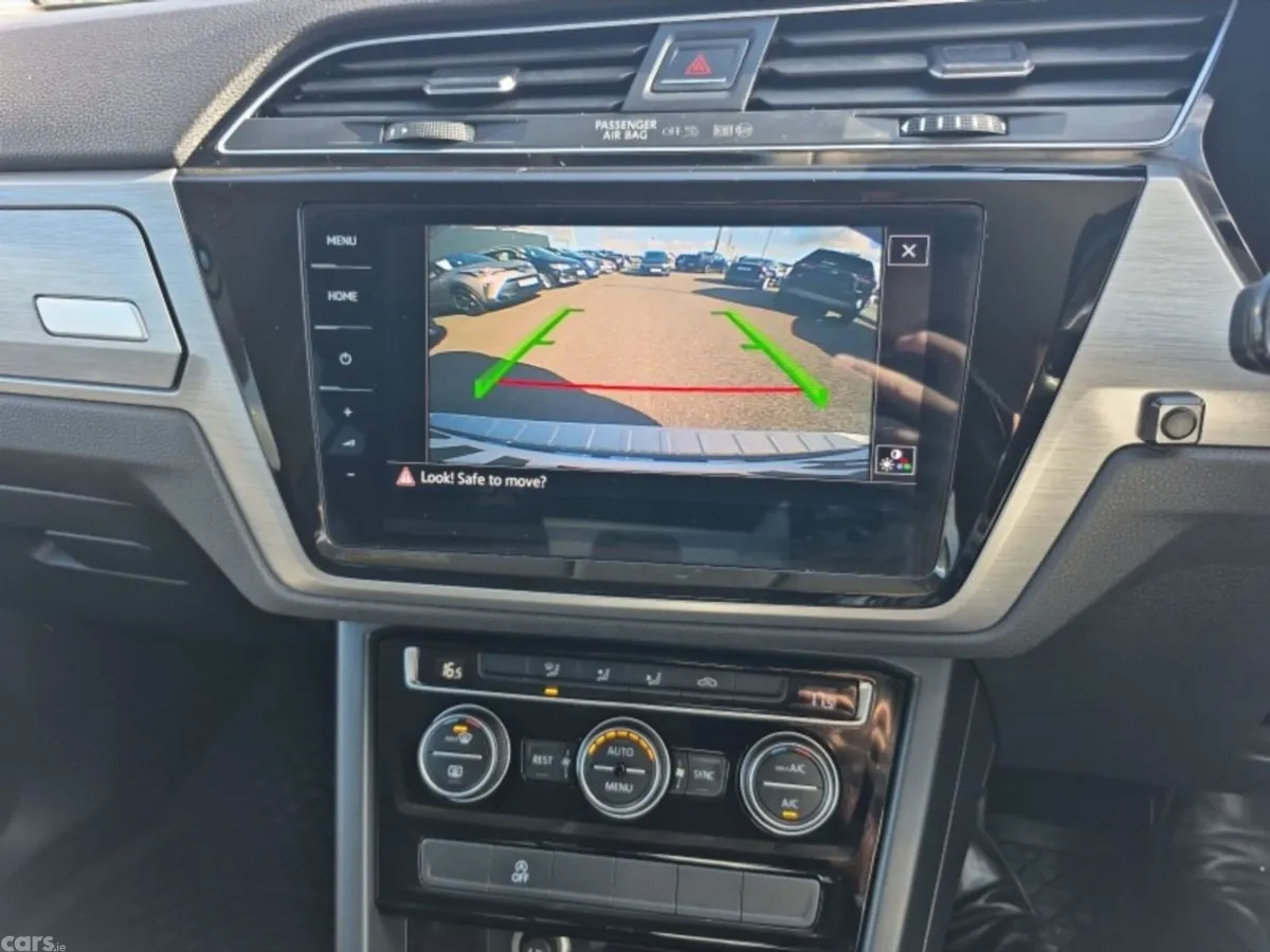 Volkswagen Touran MPV, Petrol, 2018, White