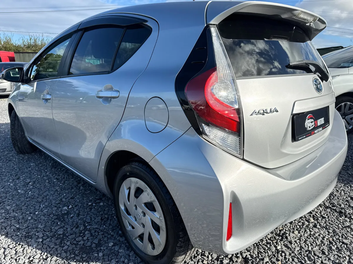 Toyota Aqua Hatchback, Petrol Hybrid, 2017, Silver