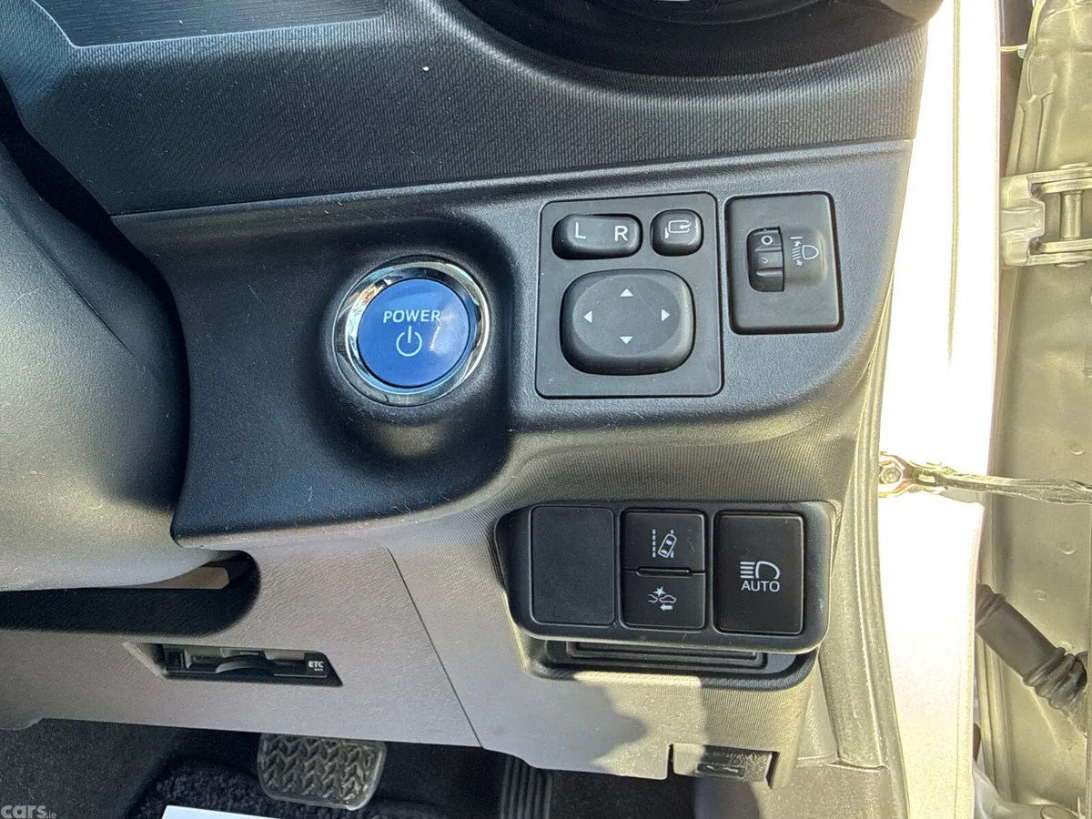 Toyota Aqua Hatchback, Petrol Hybrid, 2017, Silver