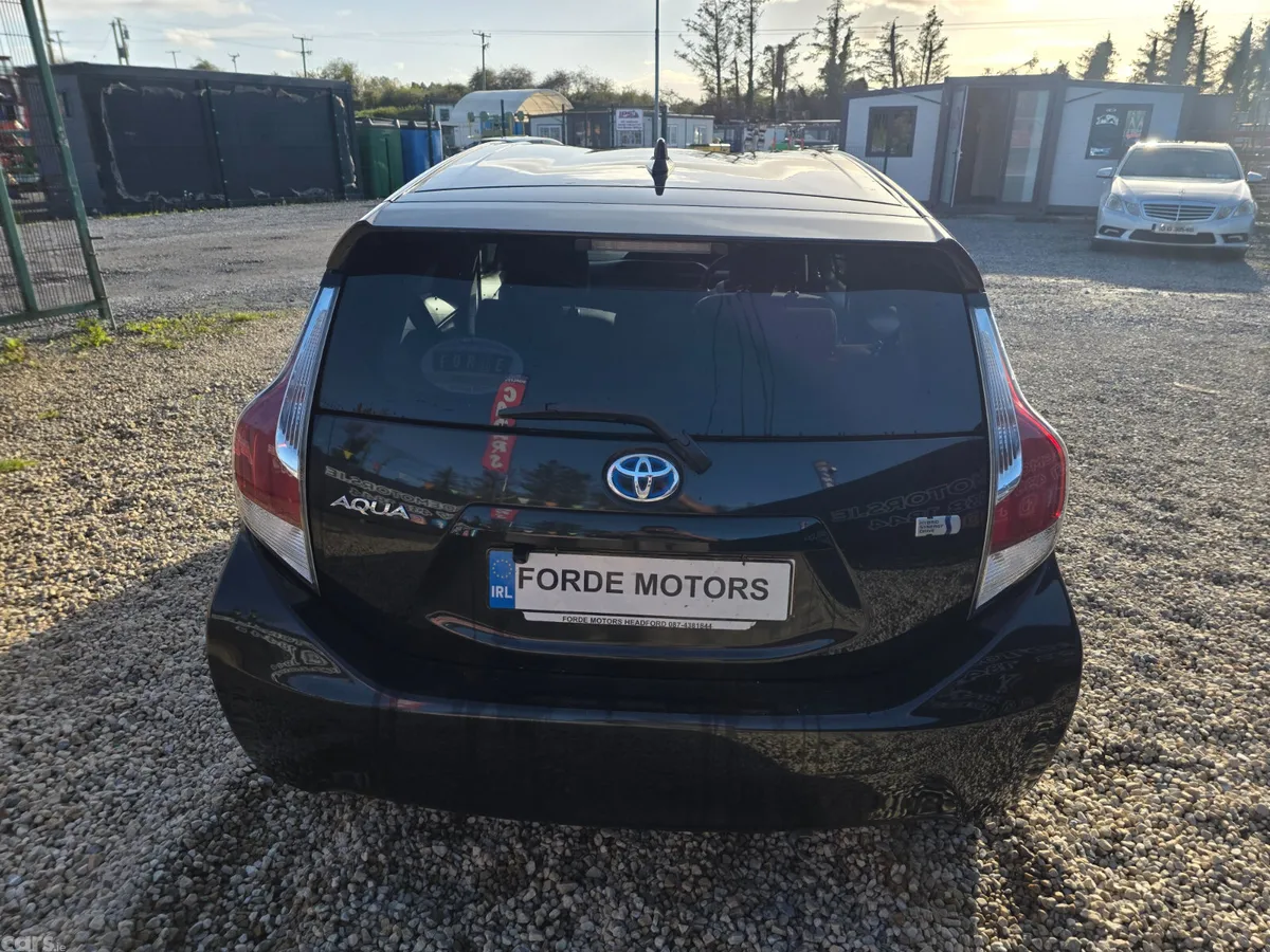 Toyota Aqua Hatchback, Petrol Hybrid, 2015, Black