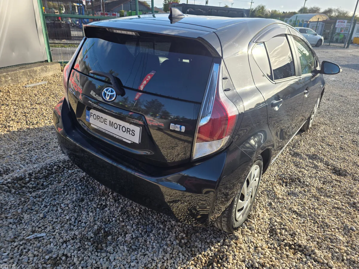Toyota Aqua Hatchback, Petrol Hybrid, 2015, Black
