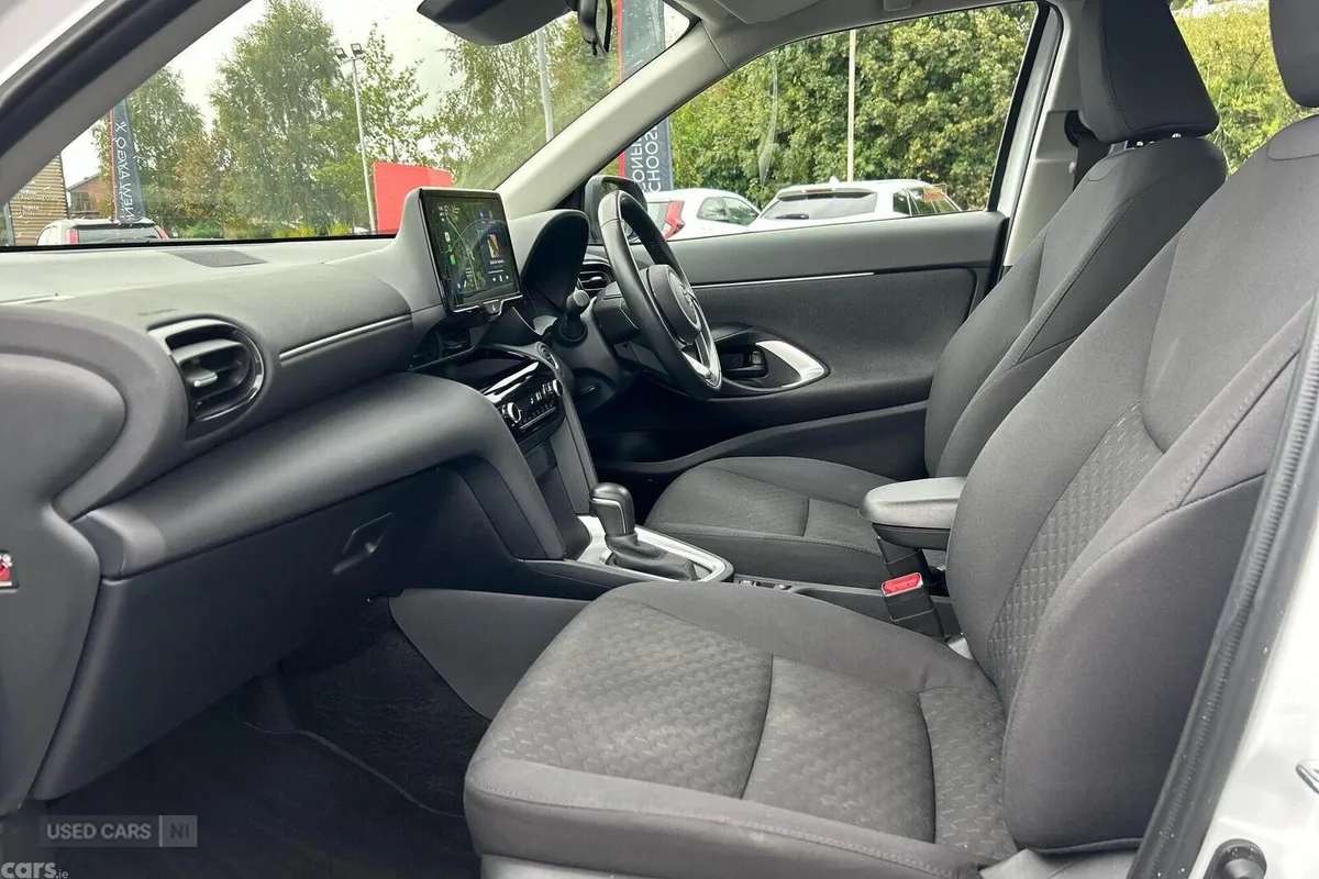 Toyota Yaris Cross SUV, Petrol Hybrid, 2024, White