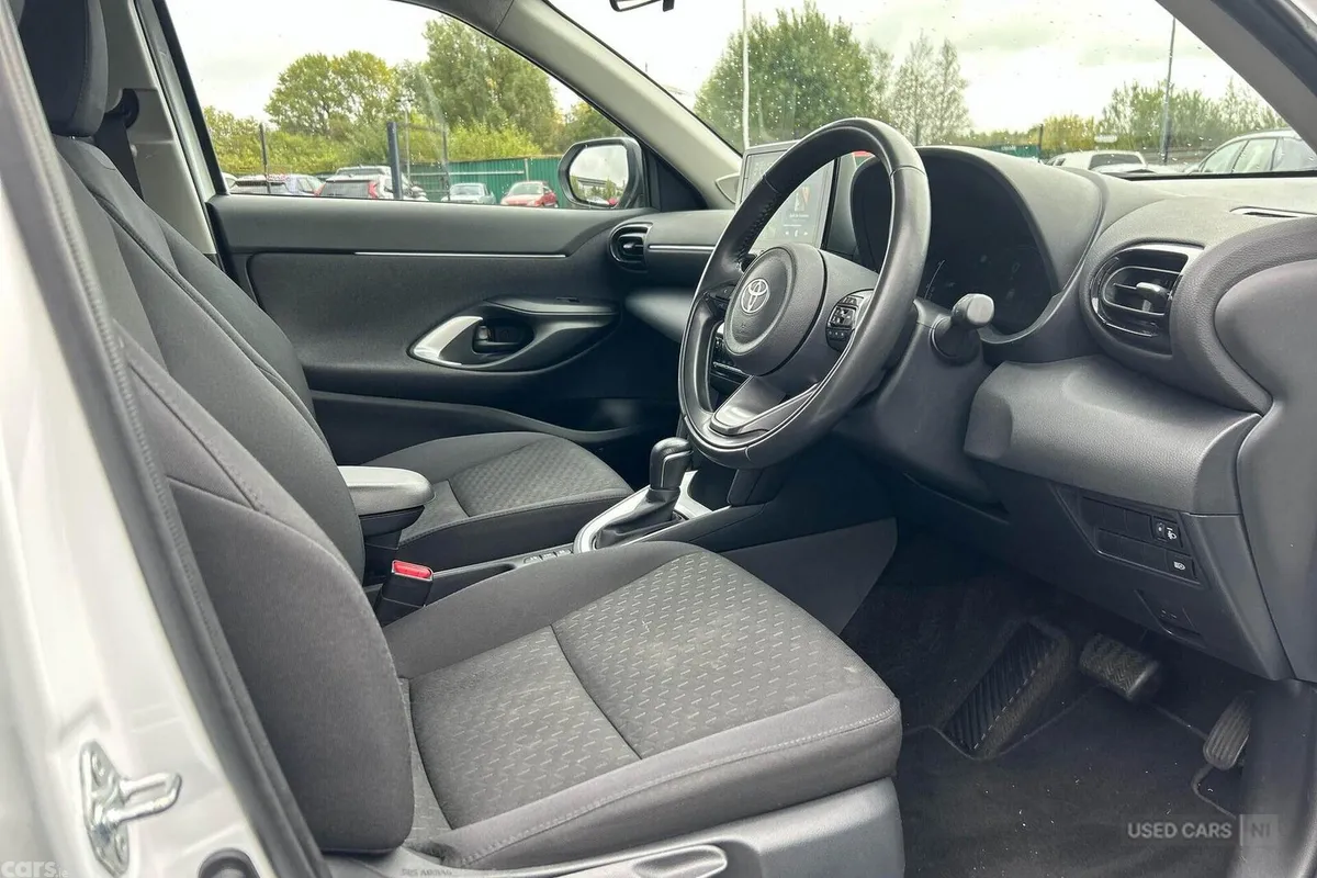 Toyota Yaris Cross SUV, Petrol Hybrid, 2024, White