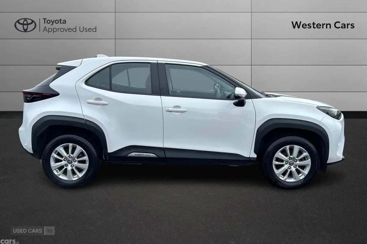 Toyota Yaris Cross SUV, Petrol Hybrid, 2024, White