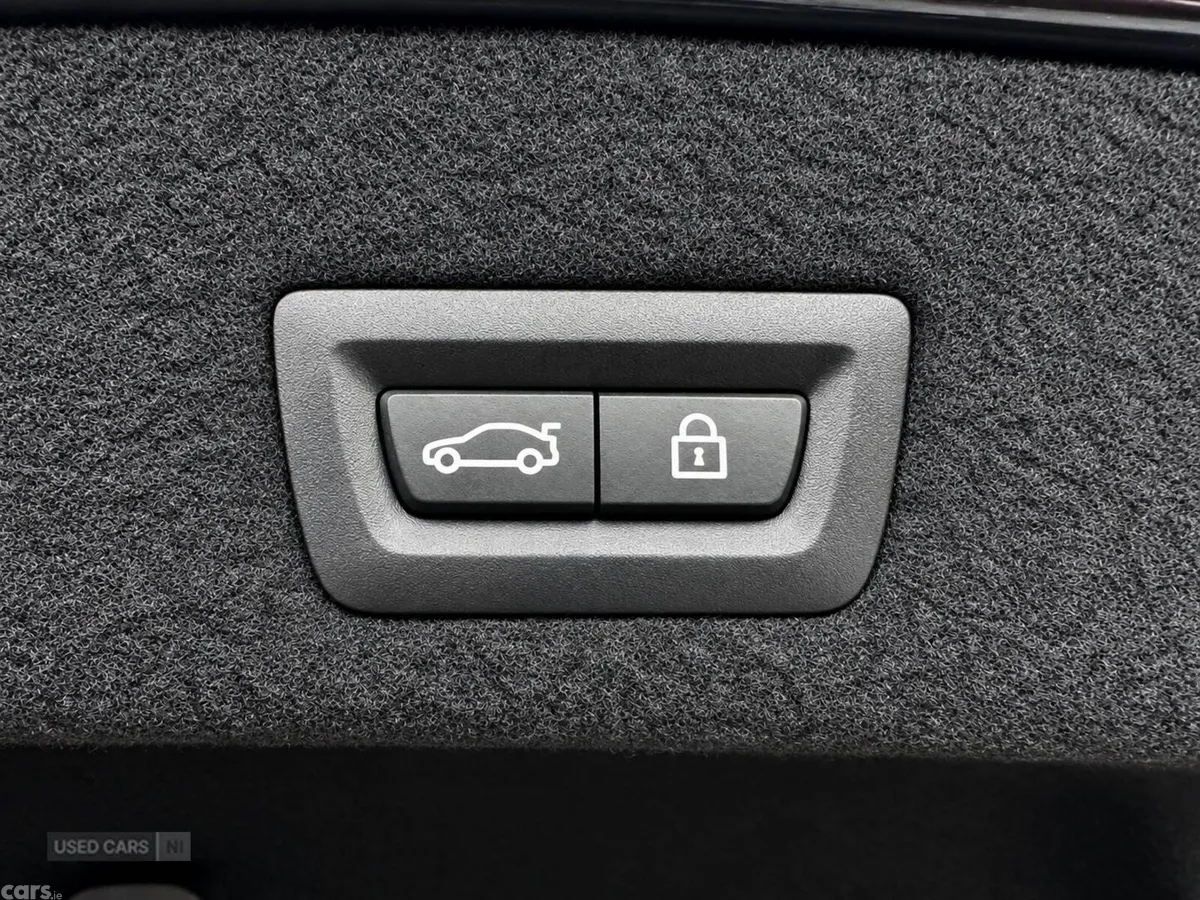BMW 7-Series , Petrol Hybrid, 2017, Blue