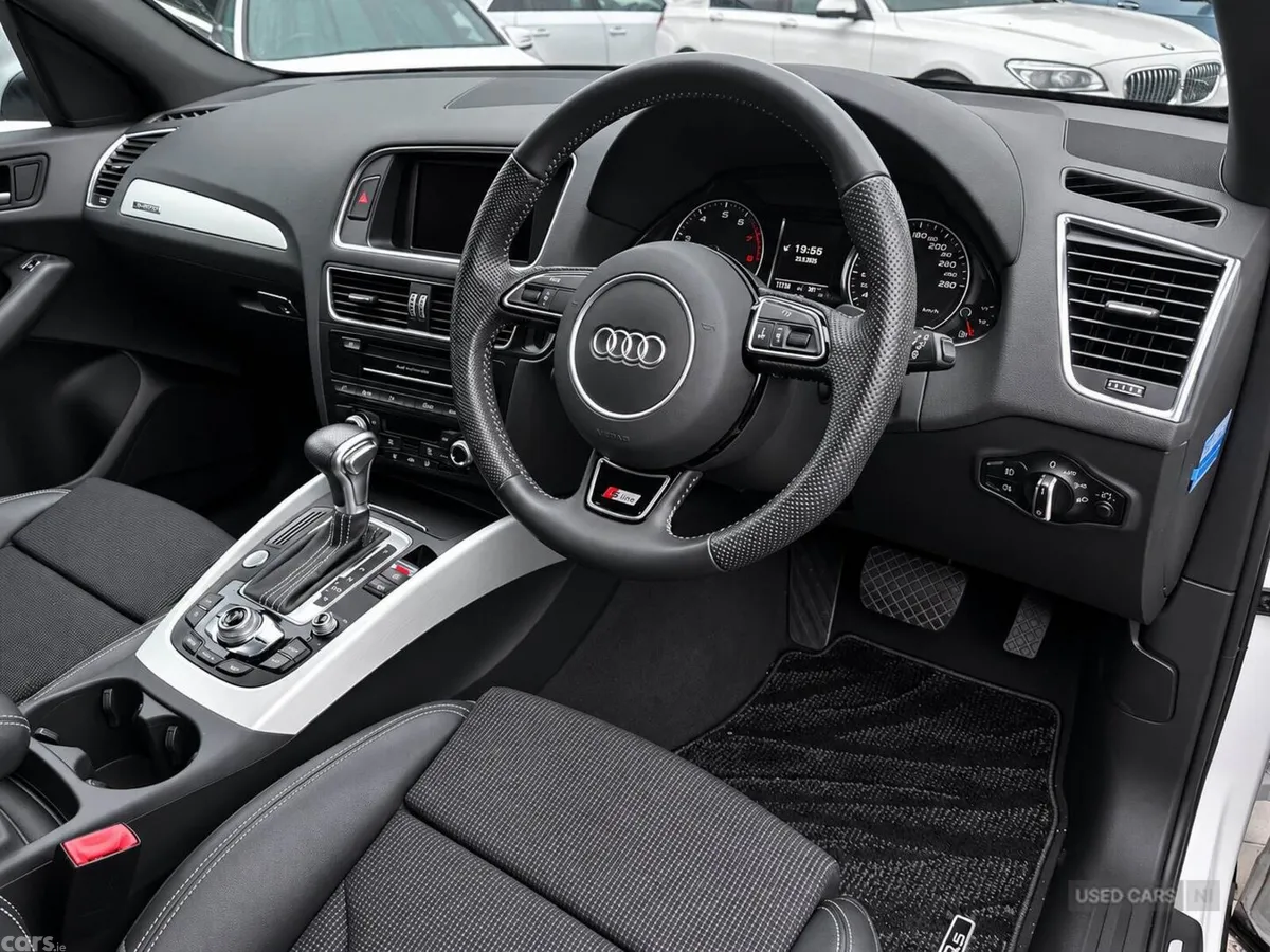 Audi Q5 , Petrol, 2013, 