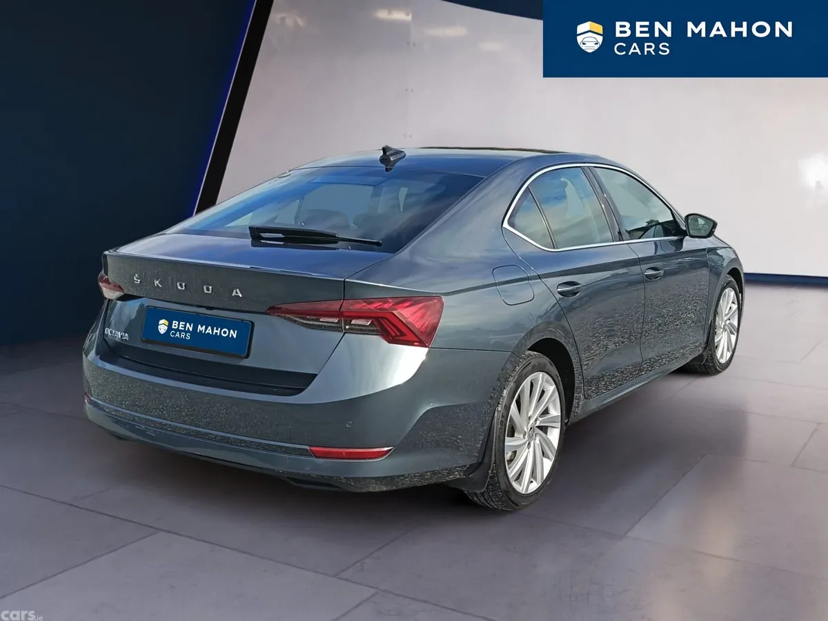 Skoda Octavia Saloon, Diesel, 2021, Grey