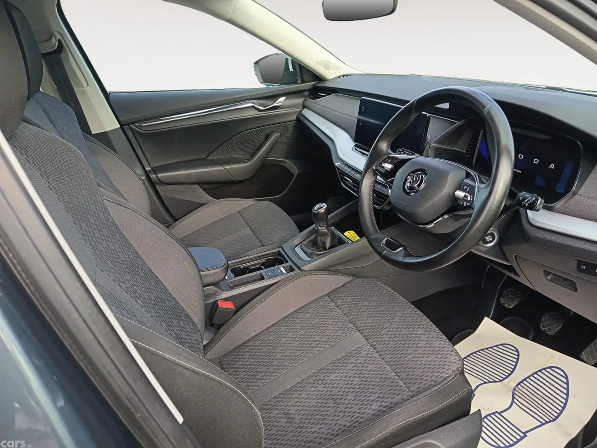 Skoda Octavia Saloon, Diesel, 2021, Grey