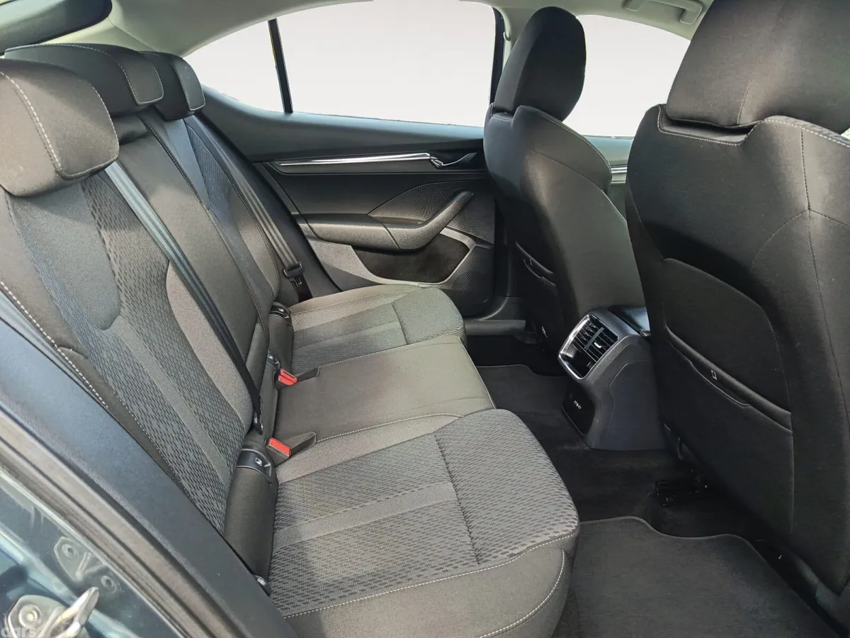 Skoda Octavia Saloon, Diesel, 2021, Grey