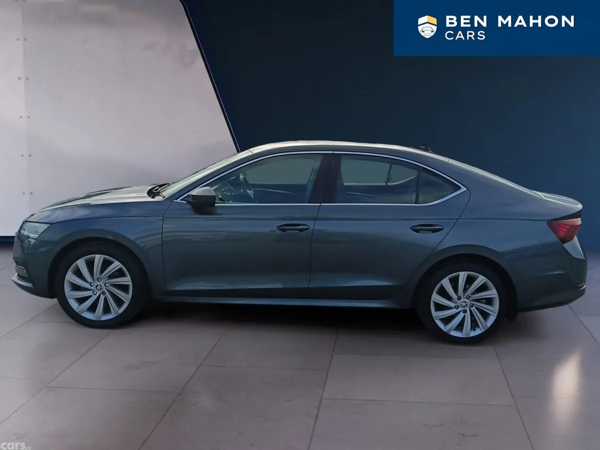 Skoda Octavia Saloon, Diesel, 2021, Grey