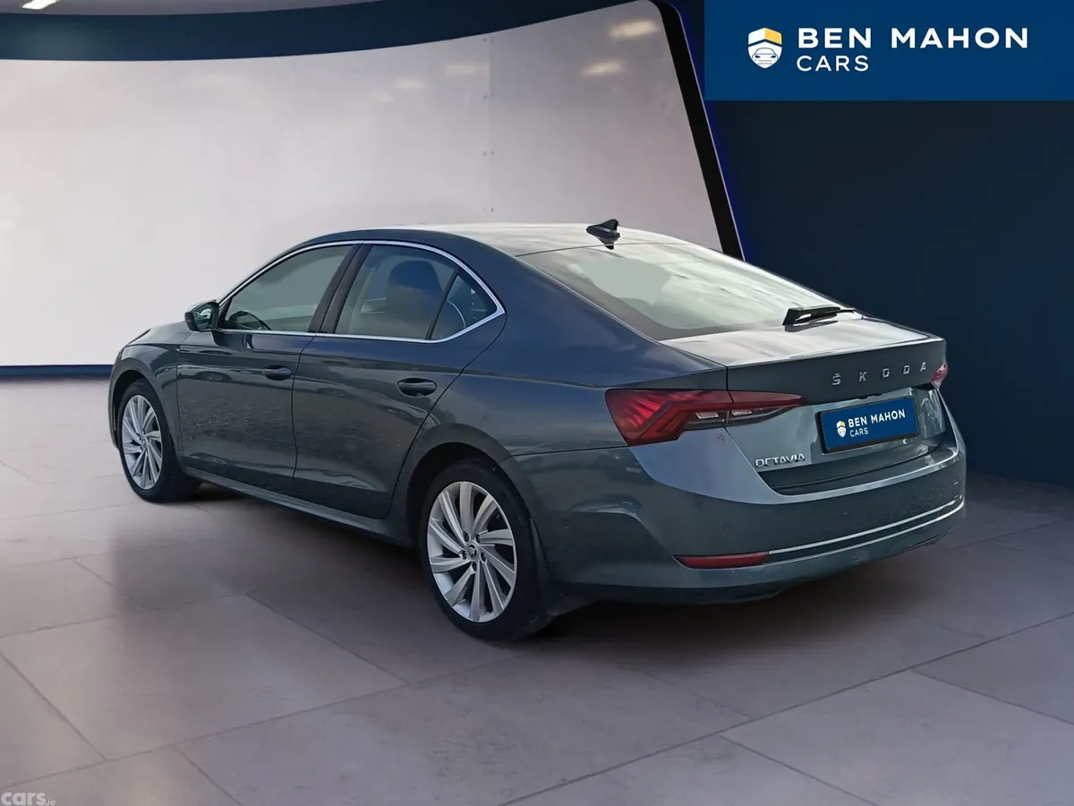 Skoda Octavia Saloon, Diesel, 2021, Grey