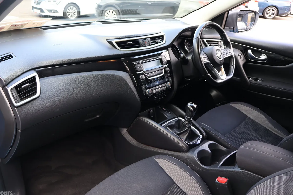 Nissan Qashqai SUV, Diesel, 2017, Blue