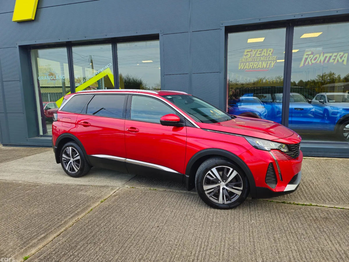 Peugeot 5008 MPV, Diesel, 2021, Red