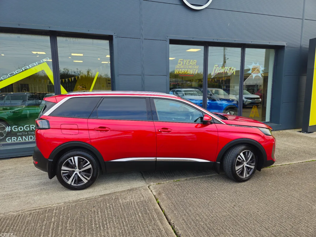 Peugeot 5008 MPV, Diesel, 2021, Red
