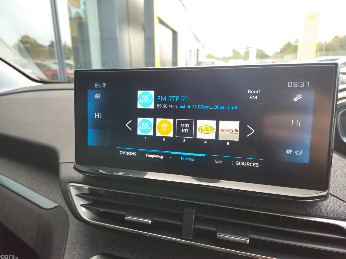 Peugeot 5008 MPV, Diesel, 2021, Red