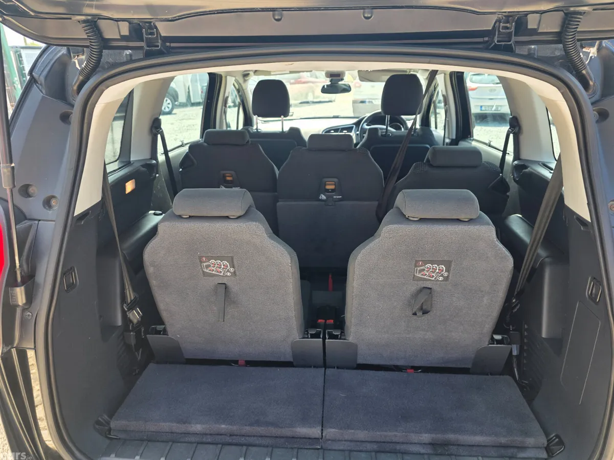 Peugeot 5008 MPV, Diesel, 2015, Black