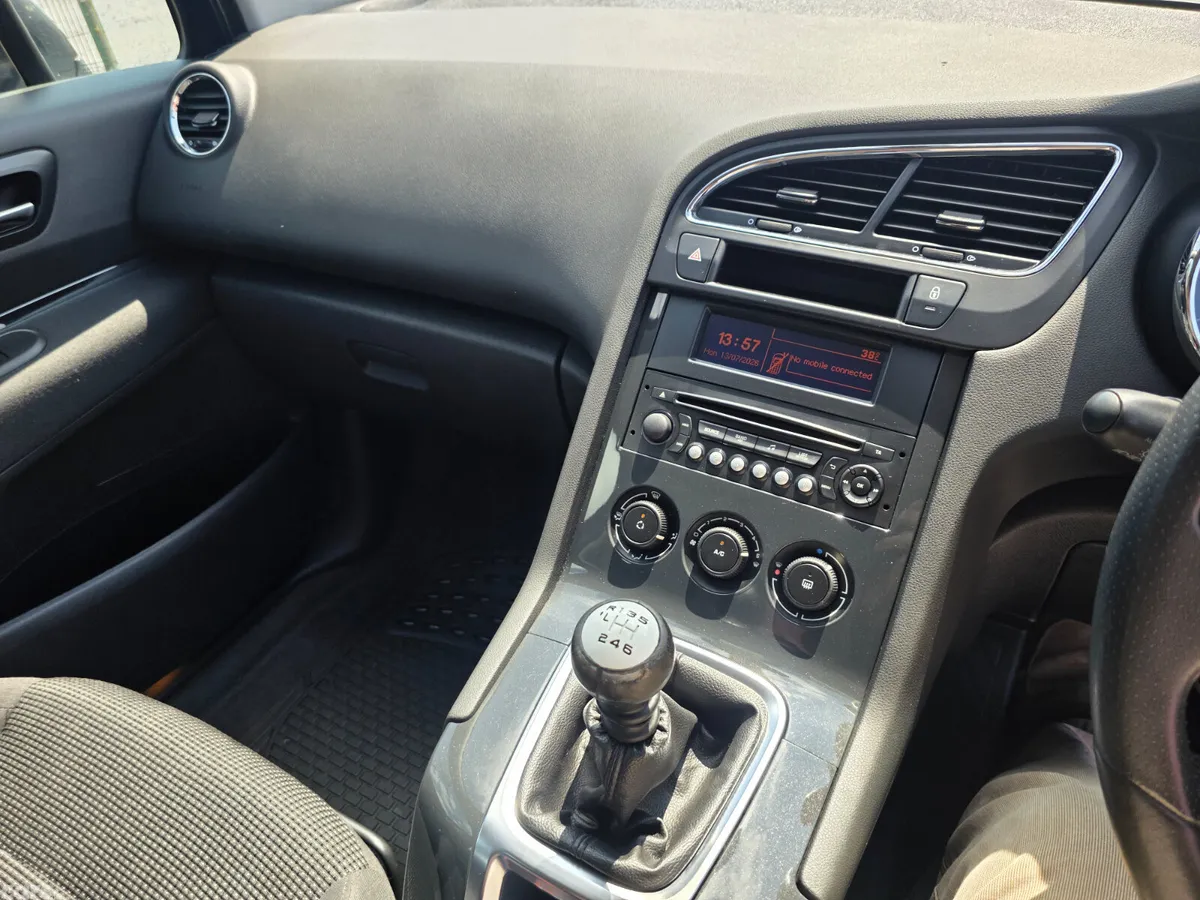 Peugeot 5008 MPV, Diesel, 2015, Black