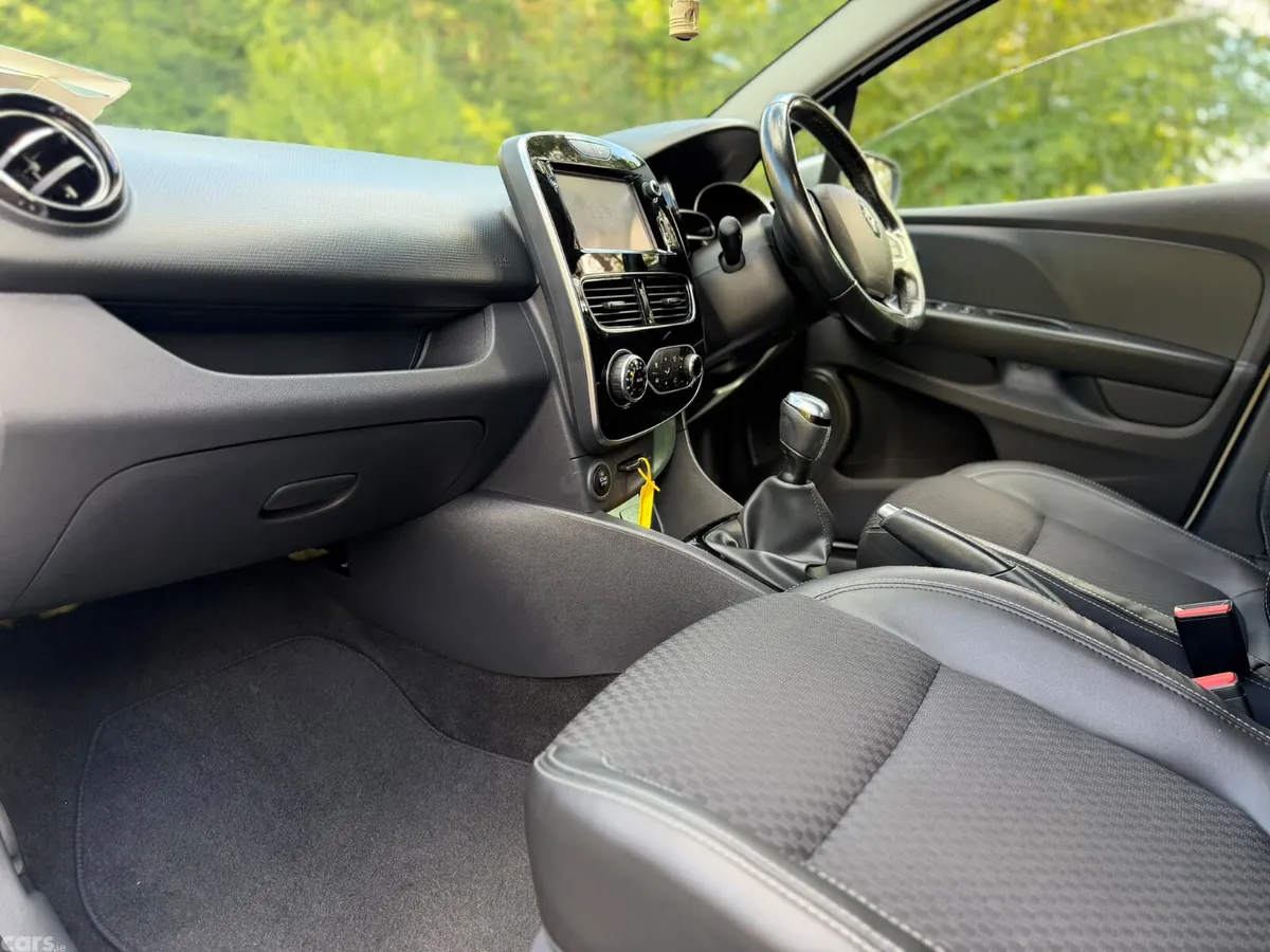 Renault Clio Hatchback, Diesel, 2018, White